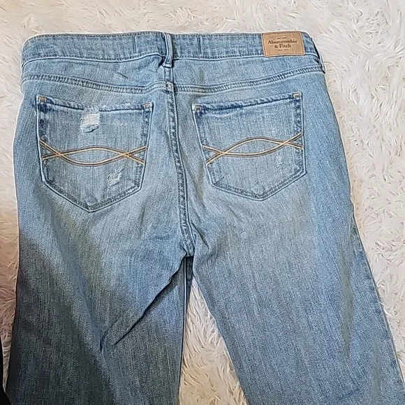 Abercrombie and Fitch light wash distressed jeans skinny boot - Picture 4 of 7